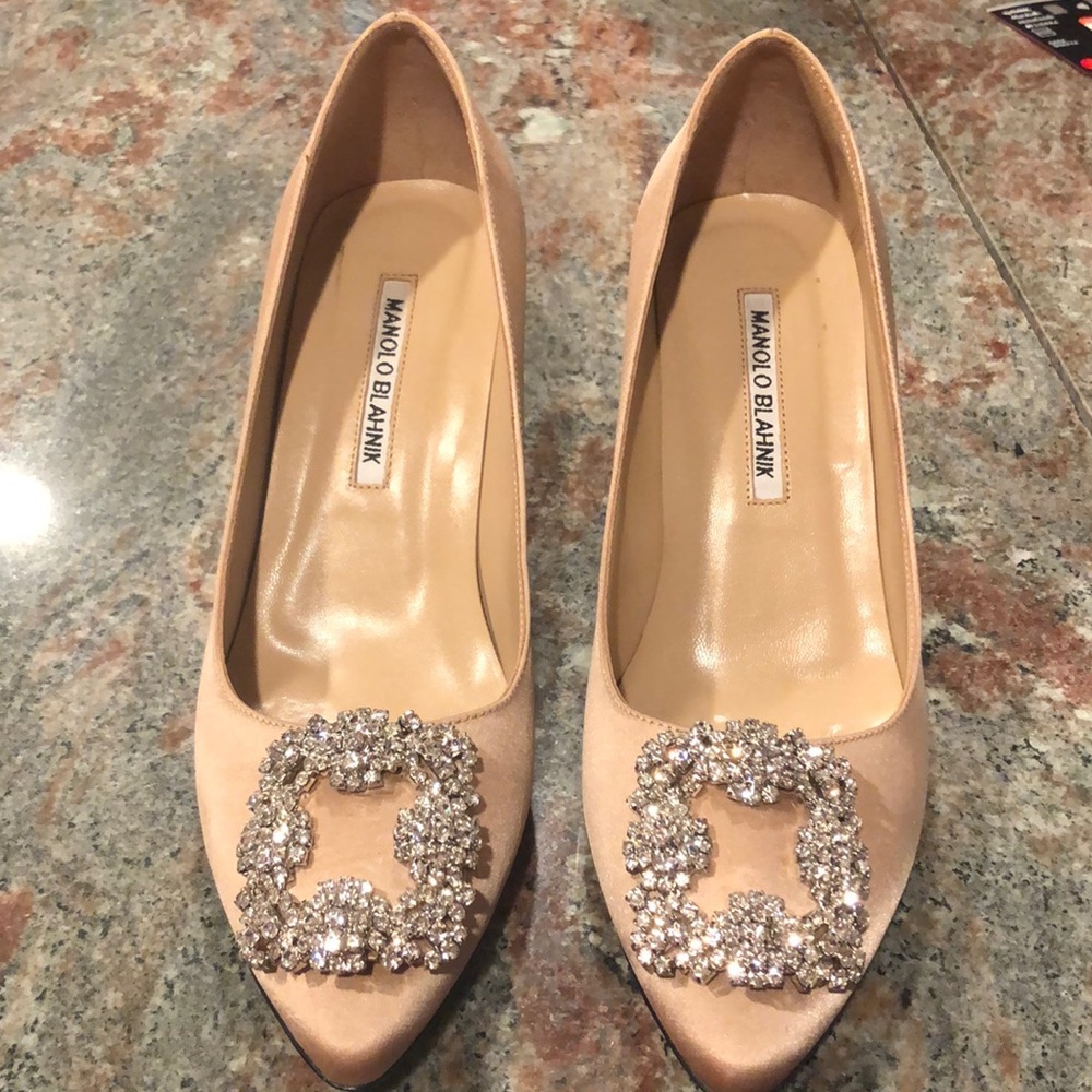 manolo blahnik heels silk tan